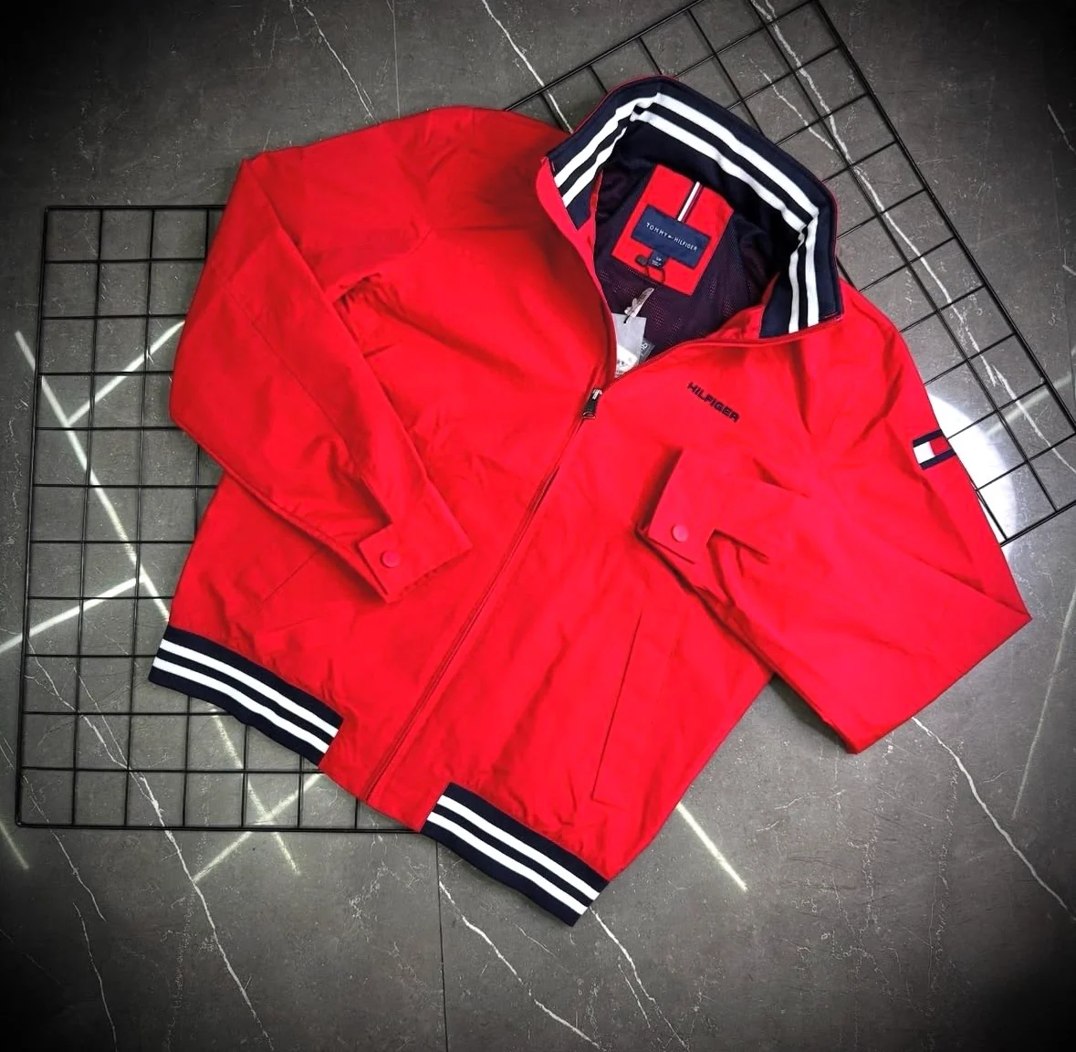 Jaqueta vermelha Tommy Velejador Modelo Antigo
