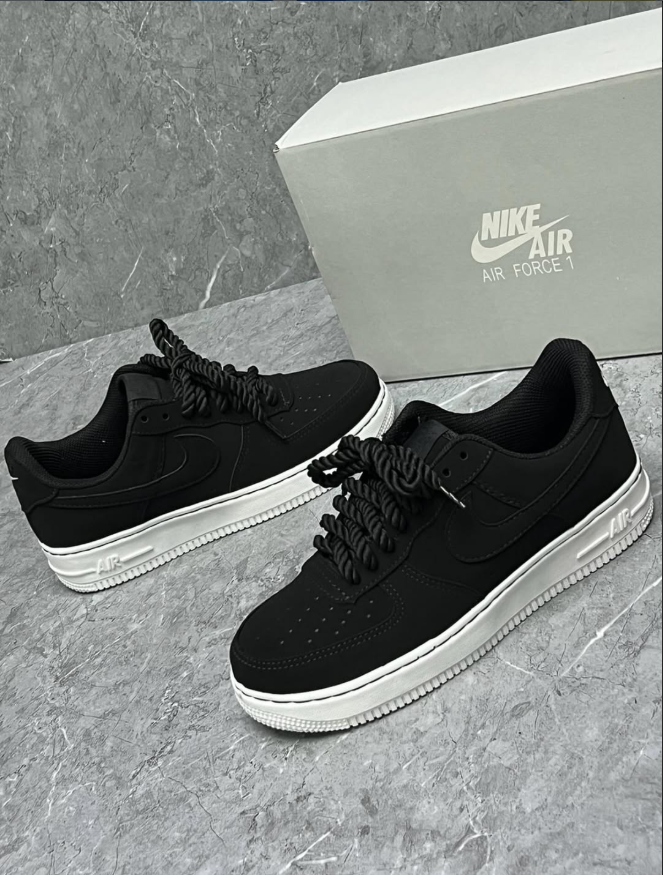 Tênis Nike Air Force Preto com Branco