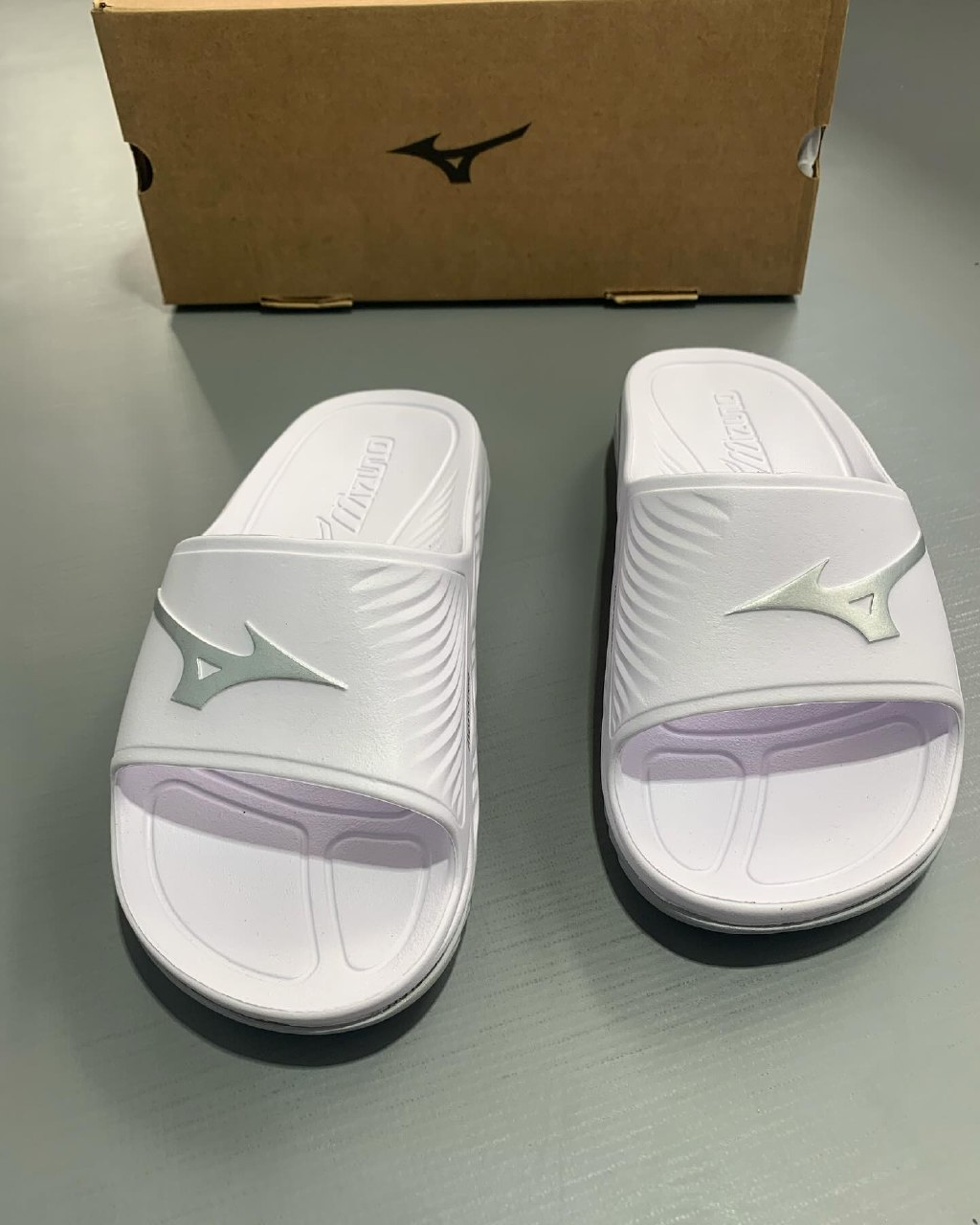 Slide Mizuno Original Prateado
